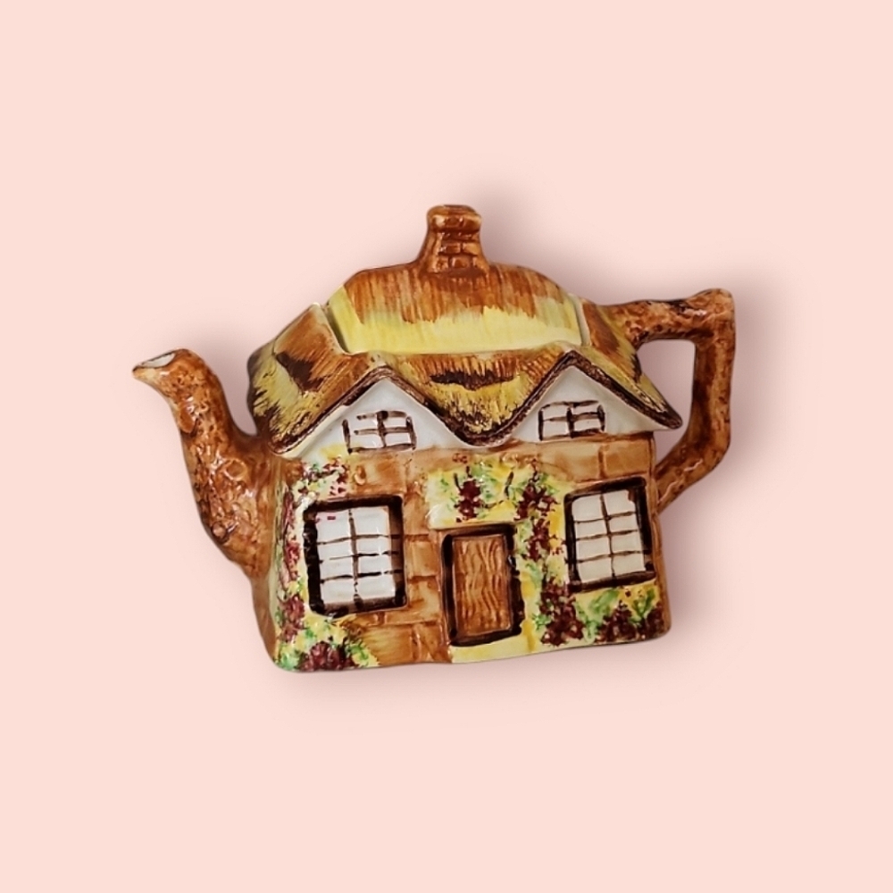 cottage vintage price Kensington house teapot